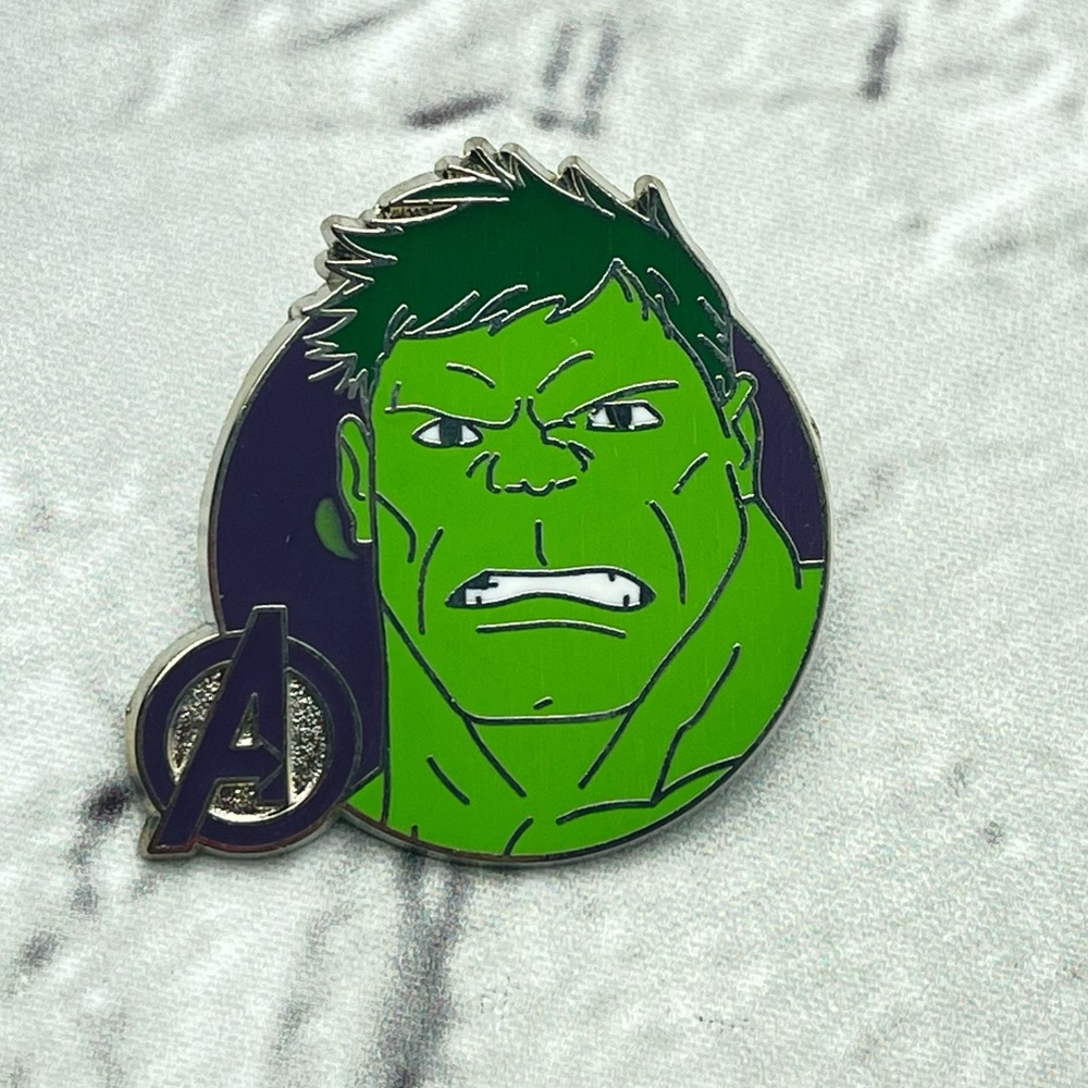 5/25$ 🏰 Disney green Hulk Pin - Picture 1 of 6